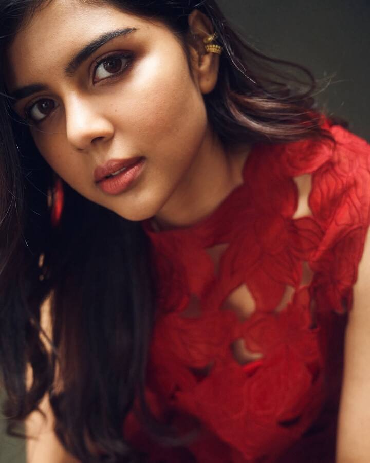 वायरल फोटोज देख कर 'लोका चैप्टर 1' की चंद्रा यानी कल्याणी प्रियदर्शन की खूबसूरती का अंदाजा लगाया जा सकता है. कोई भी उनकी इन पिक्चर्स को देख उनका मुरीद बन जाएगा.