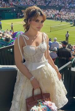 किसी अप्सरा से कम नहीं हैं उर्वशी रौतेला, अपनी अदाओं से गिराती हैं बिजलियां, एक्ट्रेस की इन तस्वीरों के दीवाने ना हो जाएं तो कहना