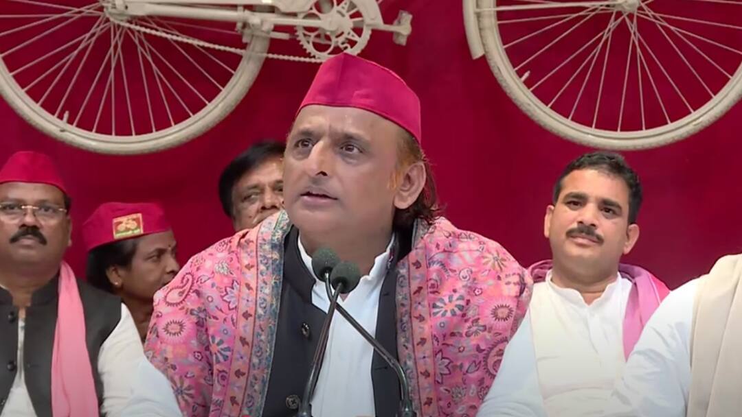 Akhilesh Yadav React on Rambhadracharya Controversy Mini Pakistan Statement 'दिव्यांग हैं...कुछ बोलूंगा विवाद हो जाएगा', रामभद्राचार्य को लेकर बोले अखिलेश यादव