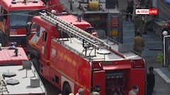 दिल्ली के करोल बाग के गफ्फार मार्केट में लगी आग, मौके पर पहुंची फायर ब्रिगेड की गाड़ियां