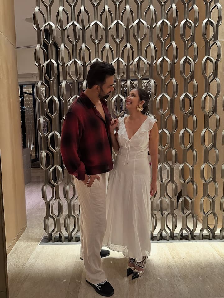 Recently, Rajiv and Charu once again came into the limelight when they were seen enjoying a date night in Bangkok. Rajiv shared romantic pictures with Charu on social media, in which both were very happy and spending quality time with each other. As soon as the pictures came out, the discussion between the fans intensified. Many people praised the chemistry of both, while some also raised questions whether the two are coming together again.