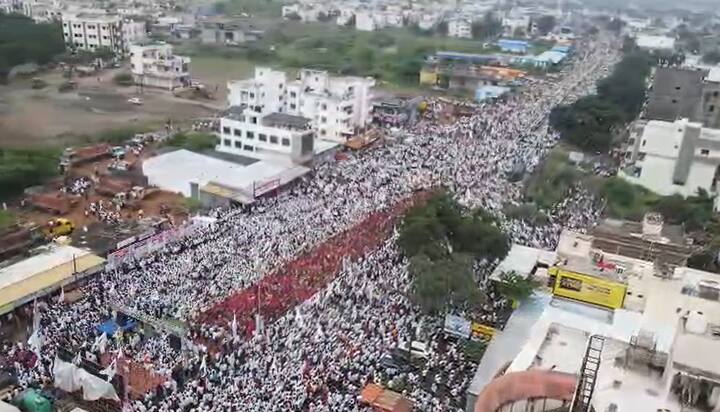 जालना येथे बंजारा समाजाच्या वतीने जिल्हाधिकारी कार्यालयावर मोर्चा काढण्यात आला.