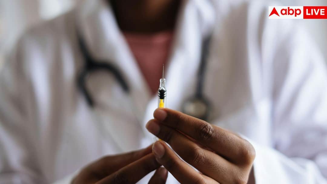 Breast Cancer Vaccine Trial: कई नर्सिंग होम्स में लगाए जा रहे ब्रेस्ट कैंसर न होने के इंजेक्शन, क्या ये वाकई करते हैं काम? Nursing Homes Giving Breast Cancer Prevention Injections Do They Really Work Breast Cancer Vaccine Trial: कई नर्सिंग होम्स में लगाए जा रहे ब्रेस्ट कैंसर न होने के इंजेक्शन, क्या ये वाकई करते हैं काम?