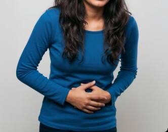 पाचन को बेहतर बनाता है: गर्भावस्था में अक्सर कब्ज और एसिडिटी की समस्या रहती है. अनानास का सेवन पाचन को दुरुस्त करता है और पेट हल्का रखने में मदद करता है.