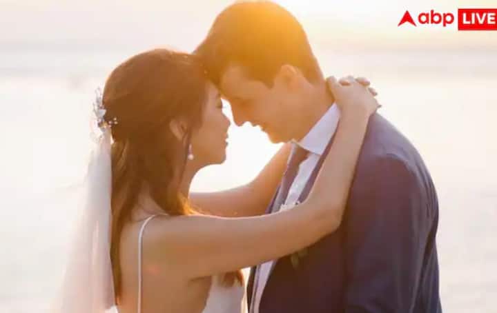 ਮਾਹਿਰਾਂ ਦਾ ਸੁਝਾਅ ਹੈ ਕਿ ਜੋੜੇ ਆਪਣੇ ਅਨੁਭਵ ਅਤੇ ਭਾਵਨਾਵਾਂ ਸਾਂਝੀਆਂ ਕਰਨ, ਇੱਕ ਦੂਜੇ ਦੇ ਵਿਚਾਰਾਂ ਨੂੰ ਸਮਝਣ ਦੀ ਕੋਸ਼ਿਸ਼ ਕਰਨ ਅਤੇ ਛੋਟੀਆਂ-ਛੋਟੀਆਂ ਗੱਲਾਂ 'ਤੇ ਵੀ ਖੁੱਲ੍ਹ ਕੇ ਚਰਚਾ ਕਰਨ। ਇਸ ਨਾਲ ਰਿਸ਼ਤੇ ਵਿੱਚ ਡੂੰਘਾ ਬੰਧਨ ਬਣਦਾ ਹੈ।