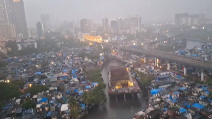 पूनम चेंबर वरळी उत्तर वाहिनी याठिकाणी एक ते दीड फूट पाणी साचल्याने उत्तर  वाहिनीकडील वाहतूक बंद केलेली असून वाहतूक कोस्टल रोड सी फेस मार्गे वळविण्यात अली आहे