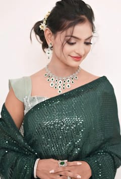 साड़ी में बला की खूबसूरत लगीं मोनालिसा, महाकुंभ की इस वायरल गर्ल ने बॉलीवुड की हसीनाओं को किया फेल