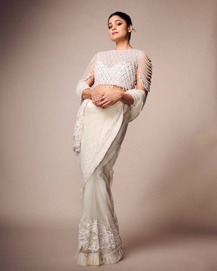 फिर एक्ट्रेस काफी वक्त तक बड़े पर्दे से दूर हो गई. शमिता ने ओटीटी पर काम करना शुरू किया. वो 'ये क्या हुआ ब्रो' और 'ब्लैक विडो' जैसी वेब सीरीज में दिखाई दी थी.