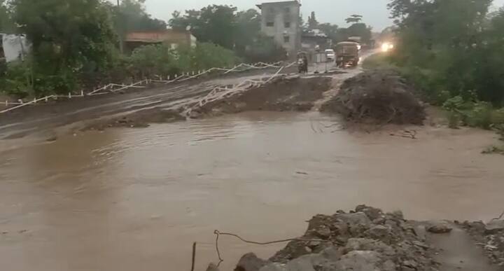 विशेषतः शेवगाव-पाथर्डी तालुक्यातील काही भागांमध्ये ढगफुटीसदृश्य पाऊस झाला आहे.