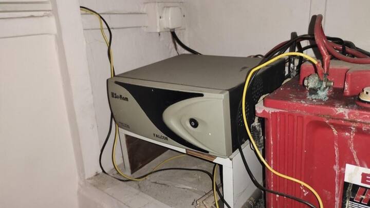 हालांकि लगातार ऑन रहने पर बैटरी लगातार चार्जिंग मोड में रहती है. इससे कभी-कभी बैटरी गर्म हो सकती है या ओवरचार्जिंग की प्राॅब्लम आ सकती है. इस वजह से बीच-बीच में इनवर्टर को बंद करना बैटरी की हेल्थ के लिए अच्छा माना जाता है.