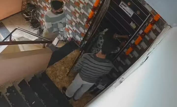 गुन्हे शाखा १ च्या पथकाने सापळा रचून दोघा संशयितांना बेड्या ठोकल्या.