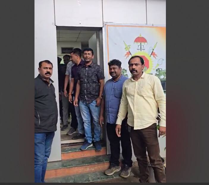 प्रथमेश उशीर आणि जोएल म्हस्के अशी संशयितांची नावे असून, उपनगरमधील पाडेकर गॅस एजन्सीजवळून त्यांना अटक करण्यात आली.