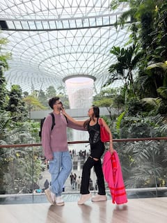 तेजस्वी प्रकाश संग सिंगापुर में वेकेशन मना रहे हैं करण कुंद्रा, फोटोज देख फैंस बोले- Cutie