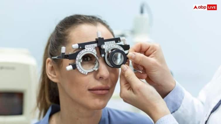 Tips to Improve Eyesight: आंखों की रोशनी बढ़ाने के लिए डॉक्टर के बताए इन नुस्खों का करें इस्तेमाल, मोतियाबिंद का भी होगा इलाज