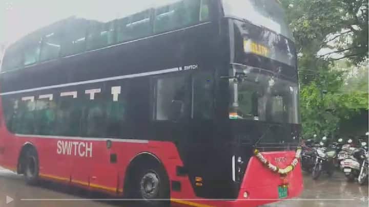 विशेष म्हणजे पुण्यात आलेली ही डबल डेकर बस संपूर्णपणे वातानुकूलित असून ई-बस आहे. त्यामुळे, पर्यावरणपूरक अशी ही वाहतूक असणार आहे.