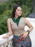 Anasuya Bharadwaj Saree Photos: చీరకు ఆ పవర్... అనసూయ లేటెస్ట్ శారీ ఫోటోలు, ఆ క్యాప్షన్ చూశారా?