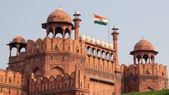 Pollution Is Damaging Red Fort: प्रदूषण से काला हो रहा लाल किला, जानें दिल्ली के इस किले पर सबसे पहले चढ़ाया गया था कौन सा रंग
