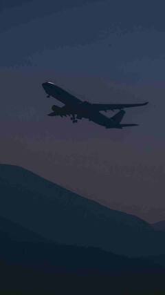 रात्रीच्या वेळी विमानाची निळी अन् लाल लाईट का लुकलुकते?