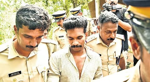 ஆணுறுப்பில் 26 ஸ்டேபிளர் பின், மிளகாய் பொடி.. சித்ரவதை செய்து ரசித்த சைக்கோ தம்பதி - கேரளாவில் நடந்தது என்ன?