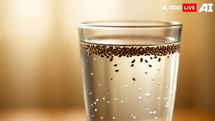 दोनों ही ड्रिंक्स अपनी-अपनी जगह फायदेमंद हैं. डाइजेशन के लिए सुबह जीरा पानी और सैटायटी के लिए दिन में चिया सीड्स वॉटर शामिल करना वजन घटाने की जर्नी को संतुलित बना सकता है.