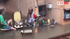 यही है असली जीवन बाकी सब मोहमाया... चारों तरफ बाढ़ का पानी, बीच में कुर्सियां लगाकर चचा ने सजा दी महफिल- वीडियो वायरल