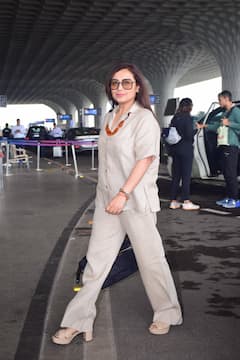 एयरपोर्ट पर दिखा रानी मुखर्जी का स्वैग, को-अर्ड सेट और शेड्स में दिखा जबरदस्त लुक