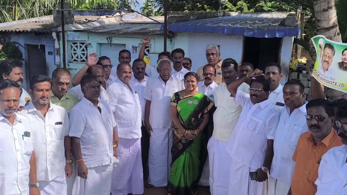 ஓபிஎஸ்-இபிஎஸ் கைகோர்ப்பு: அதிமுக இணைப்பு வேண்டி பெரியகுளத்தில் பரபரப்பு! செங்கோட்டையனை சந்திக்க ஓபிஎஸ் நிர்வாகிகள் தீவிரம்!