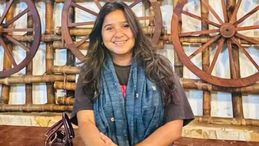 acs-officer-nupur-bora-rs92-lakh-gold-seized-himanta-land-sale-row ਕੌਣ ਹੈ ਨੂਪੁਰ ਬੋਰਾ? ਜਿਸ ਦੇ ਘਰ ਛਾਪੇਮਾਰੀ ਕਰਨ ‘ਤੇ ਮਿਲਿਆ 92 ਲੱਖ ਨਕਦੀ ਤੇ 2 ਕਰੋੜ ਦੇ ਗਹਿਣੇ