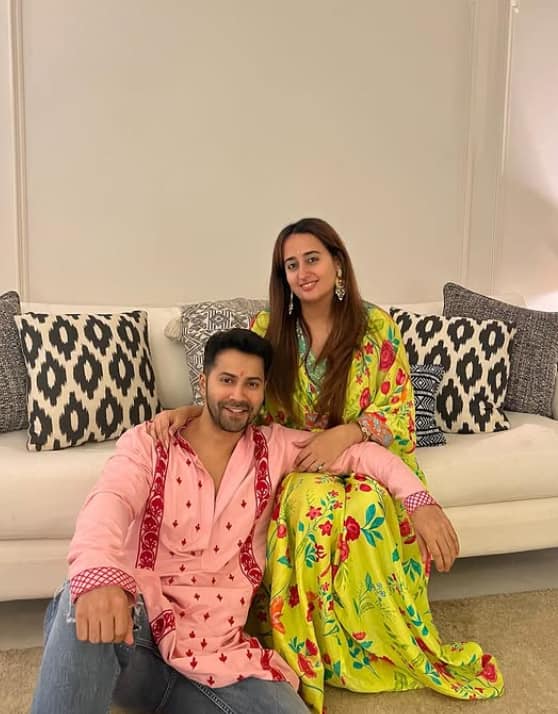 In this photo, Natasha is looking quite gorgeous in multicolor outfits. Steal his sweet smile from above.
