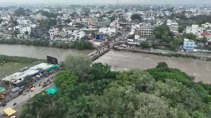 पाटोदा तालुक्यात झालेल्या दमदार पावसाने बिंदुसरा धरणात पाण्याची आवक वाढली त्यामुळे शहरातून जाणारी ही बिंदुसरा नदी खळखळून वाहते आहे. बीड शहराच्या मधोमध वाहणाऱ्या या नदीचे विहंगम अशी ही ड्रोन दृश्य