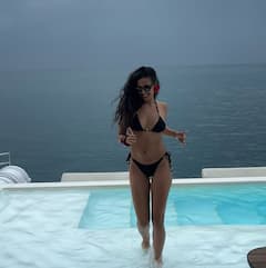 Mahieka Sharma की 10 खूबसूरत तस्वीरें, हार्दिक पंड्या संग डेटिंग की खबरों के बीच मचा रही हैं सनसनी