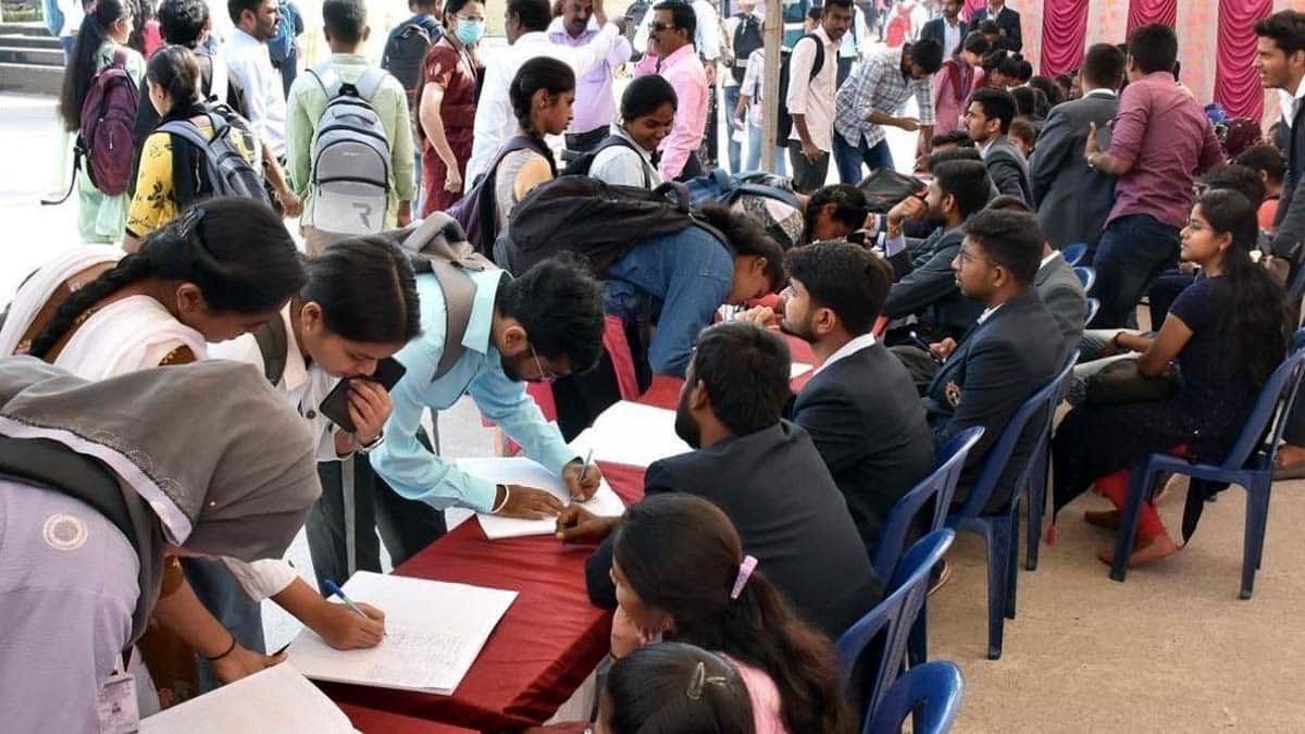 தேனி மாவட்ட வேலைவாய்ப்பு: தனியார் துறை வேலை & ITI சேர்க்கை அறிவிப்பு! மிஸ் பண்ணிடாதீங்க!