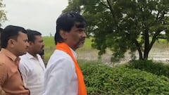 ...तर शेतकऱ्यांसाठी मोठं आंदोलन उभारू; मनोज जरागें थेट बांधावर, नुकसानग्रस्त पिकांची पाहणी, सरकारला इशारा