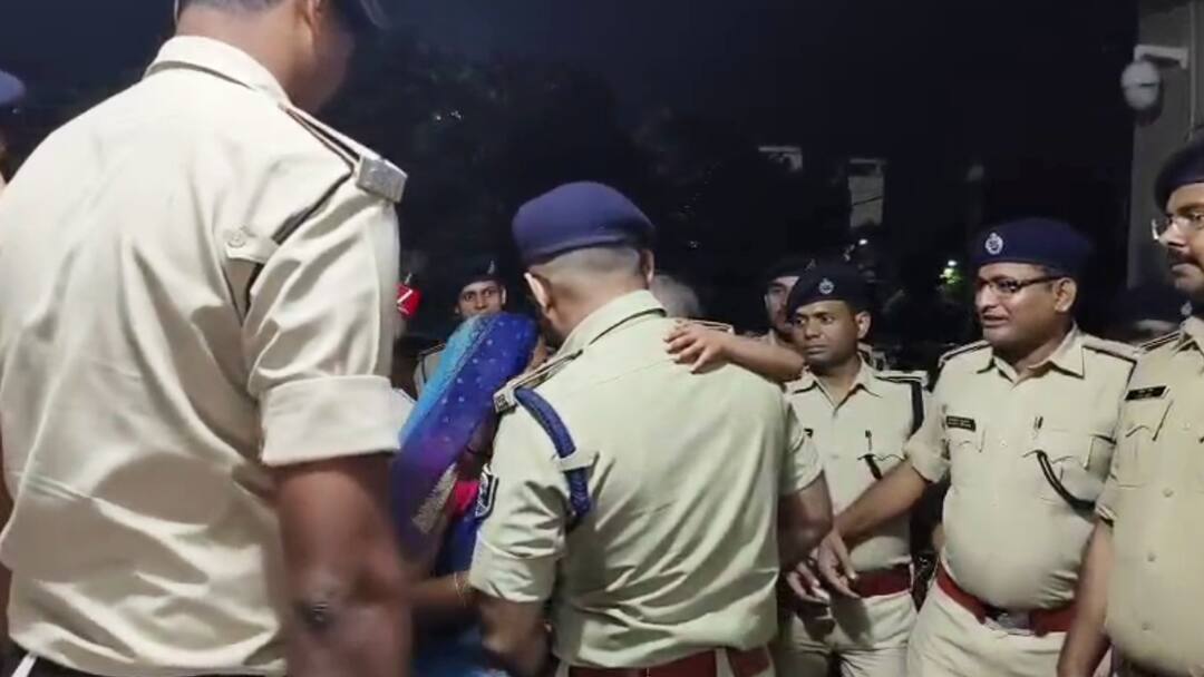 Bihar News: बिहार के बेतिया से अपहृत 5 साल का छात्र यूपी के गोरखपुर से बरामद, किडनैपर भी गिरफ्तार Bihar News 5 Year Old Student Kidnapped from Bettiah Recovered from Gorakhpur UP Kidnapper Arrested Bihar News: बिहार के बेतिया से अपहृत 5 साल का छात्र यूपी के गोरखपुर से बरामद, किडनैपर भी गिरफ्तार