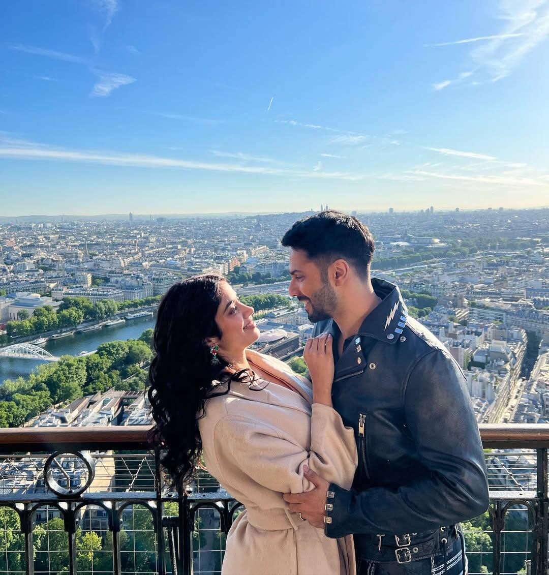 On the other hand, if we talk about the workfront of both, Varun Dhawan and Jahnavi Kapoor will be seen together in the upcoming film 'Sunny Sanskari Ki Tulsi Kumari'. Whose trailer has been released recently. And the film will be released on October 2 this year. However, both have been seen together in the film 'Bawal' before. And the chemistry of both of them also got a lot of love from the fans.