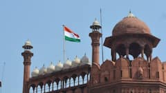 Pollution Is Damaging Red Fort: प्रदूषण से काला हो रहा लाल किला, जानें दिल्ली के इस किले पर सबसे पहले चढ़ाया गया था कौन सा रंग