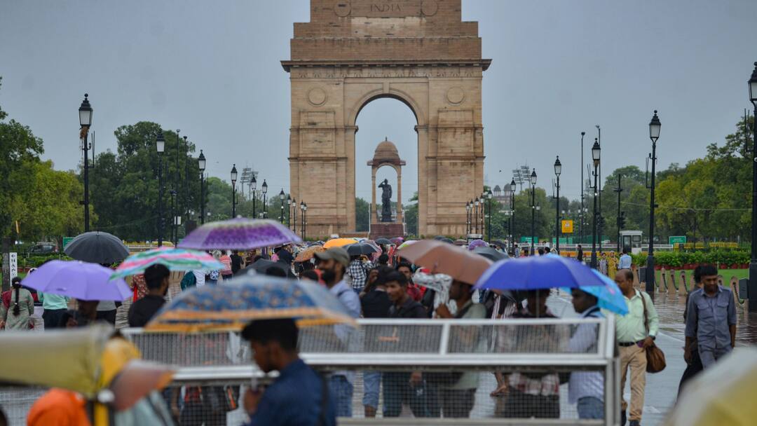 Delhi Rains: दिल्ली, नोएडा, गुरुग्राम और गाजियाबाद में बारिश, गर्मी से राहत Rainfall Warning in Delhi NCR Noida Ghaziabad Gurugram on 17 September IMD Rains Alert Delhi Rains: दिल्ली, नोएडा, गुरुग्राम और गाजियाबाद में बारिश, गर्मी से राहत