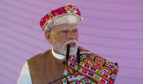 Modi Hails Indian Army: “நம் ராணுவம் பாகிஸ்தானை மண்டியிட வைத்தது“; தீவிரவாதியின் வீடியோவை சுட்டிக்காட்டி மோடி பாராட்டு