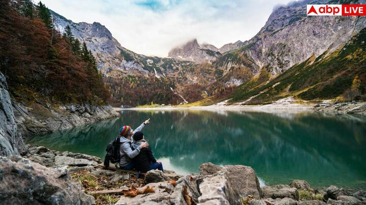 सबसे पहले यात्रा से पहले प्लानिंग करें. डेस्टिनेशन पर टॉयलेट, सुपरमार्केट और IBS-फ्रेंडली रेस्टोरेंट की जानकारी जुटाएं. साथ ही जरूरी दवाइयां और हेल्थ किट पैक करें.