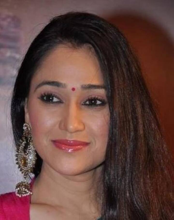 Actress Disha Wakani, who became famous in every household by playing the role of Dayaben in Tarak Mehta Ka Ooltah Chashma, is a well-known person in the world of comedy today. But very few people know that this Samal Bahu of TV also worked in some B-grade films in the early days of her career. Photos and clips of his films still go viral on the Internet. However, Disha made her own identity in the industry on the basis of hard work and talent and made a special place in the hearts of the audience.
