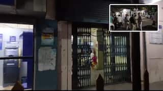 Armed robbery at State Bank: 'धुम' स्टाईलने स्टेट बँकेवर सशस्त्र दरोडा; कर्मचाऱ्यांना बंदुकीचा धाक दाखवत डांबलं, 1 कोटी रक्कम तब्बल 12-13 किलो सोनं लुटलं