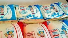 Milk Price Drop: एक दिन में कितने लीटर दूध बेचती है अमूल और मदर डेयरी, एक रुपये दाम कम करने से कितना कम हो जाता है रेवेन्यू?