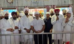 ਰਾਹੁਲ ਗਾਂਧੀ ਨੂੰ ਸਿਰੋਪਾਓ ਦੇਣ ਤੋਂ ਬਾਅਦ ਭੜਕਿਆ ਗੁਰਪਤਵੰਤ ਪੰਨੂ, ਰਾਜਾ ਵੜਿੰਗ ਤੇ ਗੁਰਜੀਤ ਔਜਲਾ ਨੂੰ ਦਿੱਤੀ ਧਮਕੀ, ਏਜੰਸੀਆਂ ਹੋਈਆਂ ਚੌਕਸੀ