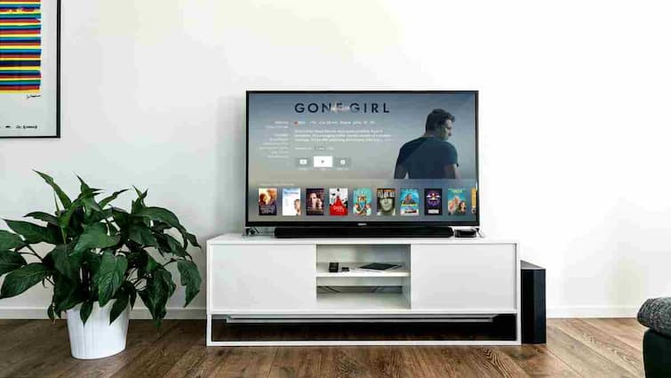 Diwali धमाका! 10 हजार से भी कम में मिल जाएगी Smart TV, Flipkart-Amazon नहीं यहां मिलेगी सबसे तगड़ी डील