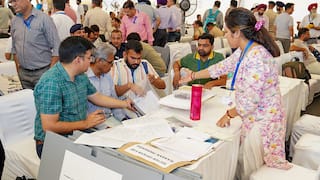EVM पर उम्मीदवारों के नाम के साथ होंगे कलर फोटो... बिहार में SIR पर मचे बवाल के बीच चुनाव आयोग का बड़ा फैसला