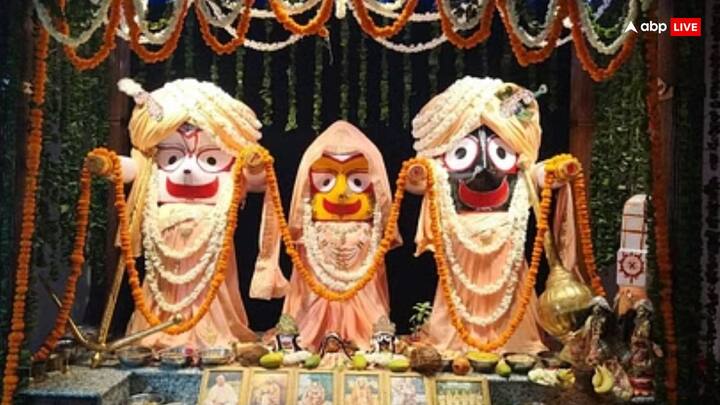 उड़ीसा का विश्व प्रसिद्ध जगन्नाथ जी की मूर्ति तो विश्वकर्मा के शिल्प कौशल का अप्रतिम उदाहरण माना जाता है. विश्वकर्मा जी ने शर्त रखी कि वे एक कमरे में मूर्तियां बनाएंगे और कोई भी इसमें प्रवेश नहीं करेगा. काफी समय बीत जाने के बाद कोई आवाज नहीं आई तो, राजा ने दरवाजा खोल दिया. नाराज होकर विश्वकर्मा काम अधूरा छोड़कर अंतर्धान हो गए और मूर्तियां अधूरी रह गई.