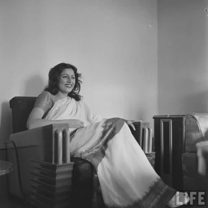 Later Madhubala married Kishore Kumar, but this relationship also did not prove to be happy. At the age of just 36, he died due to serious diseases related to heart and health.