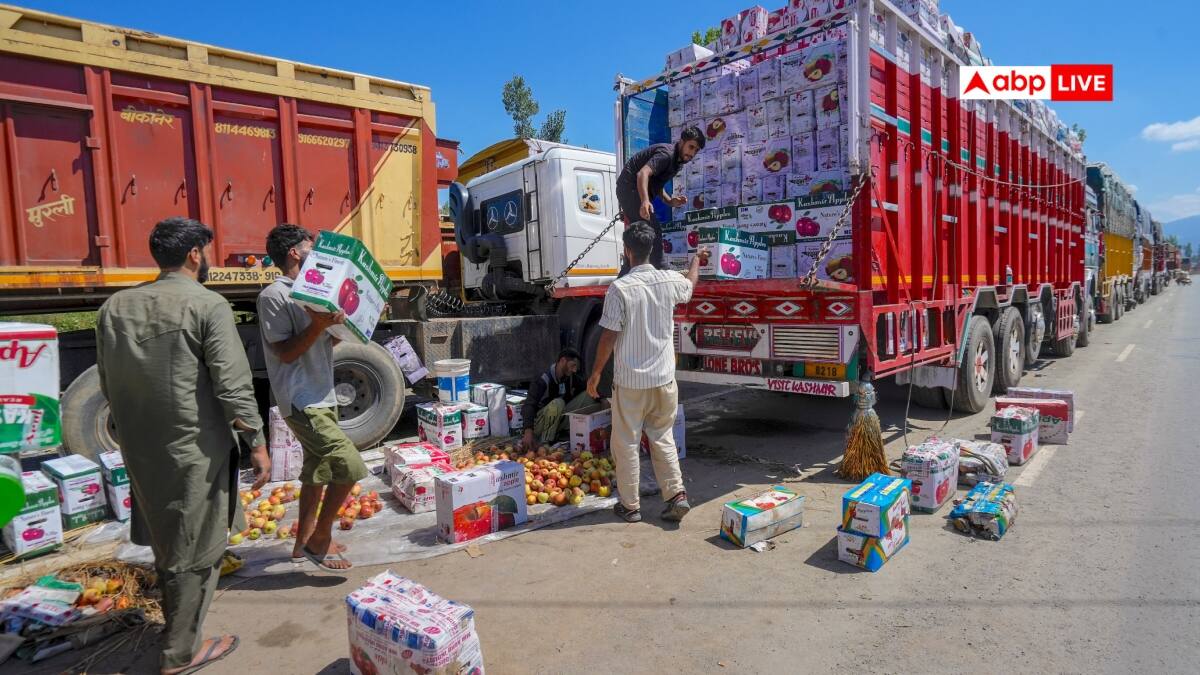 हजारों ट्रक और सड़ रहे सेब...आखिर 21 दिनों बाद खुला श्रीनगर-जम्मू हाईवे