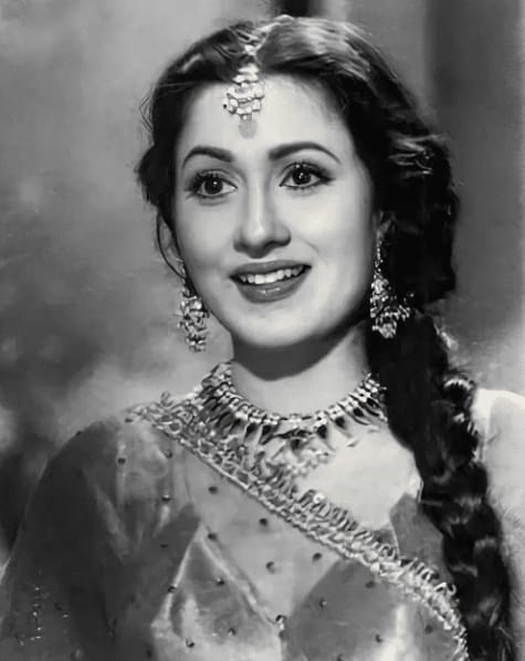 There are some stars who live in people's memories even after their time, and one of them is Madhubala. The real name was Mumtaz where Begum Dehalvi was, but people used to call him screen gods on screen.