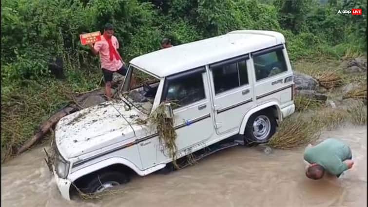 Dehradun Flash Flood Update: देहरादून में 17 की मौत, 13 से अधिक लापता, कई पुल और सड़कें क्षतिग्रस्त, जानें- अब तक के अपडेट्स